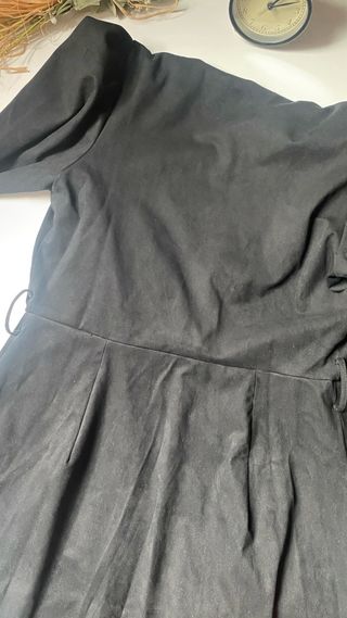 Vestido cruzado negro antelina. Zara. talla M