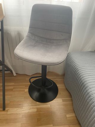 Taburete giratorio terciopelo gris regulable