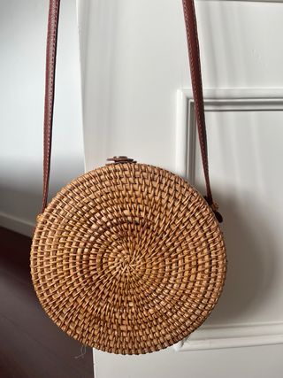 Bolso redondo de mimbre