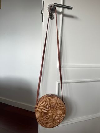 Bolso redondo de mimbre