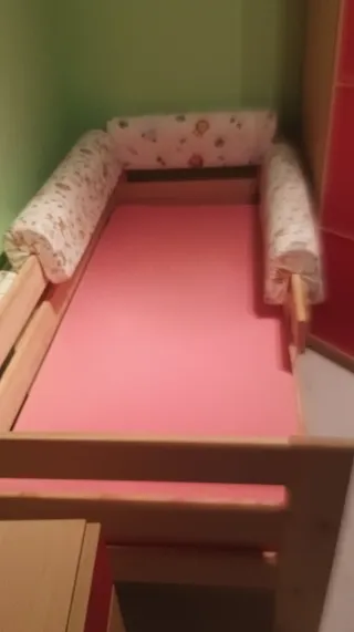 Cama infantil madera + estantería+colchón+2 juegos