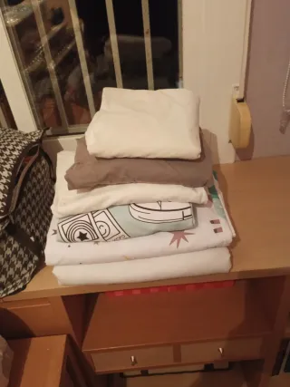 Cama infantil madera + estantería+colchón+2 juegos