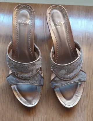 Conjunto Sandalias y Cartera color bronce