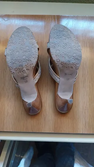 Conjunto Sandalias y Cartera color bronce