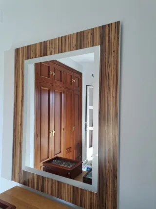 Specchio da trucco in legno e vetro