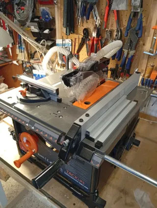 Sierra de mesa Tacklife 2000W arranque suave