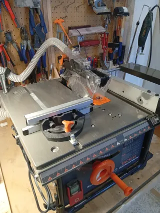 Sierra de mesa Tacklife 2000W arranque suave