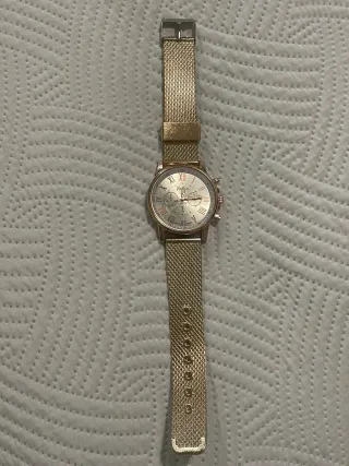 Elegante orologio dorato da donna