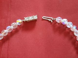 Collar gargantilla de cuentas de cristal de roca.