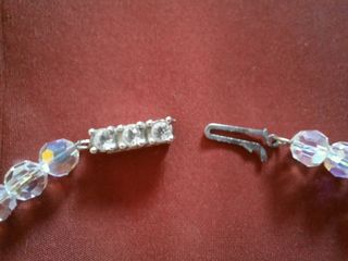 Collar gargantilla de cuentas de cristal de roca.