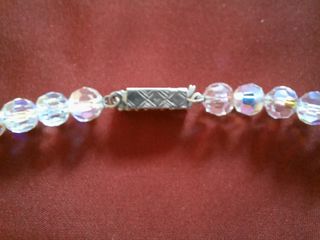 Collar gargantilla de cuentas de cristal de roca.