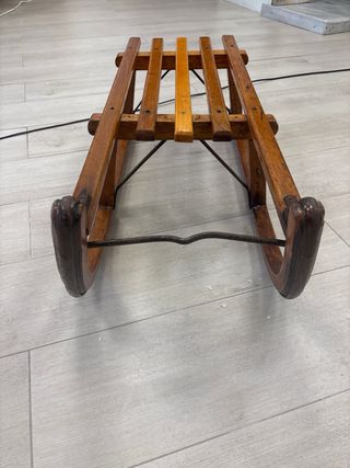 Trineo de madera clásico