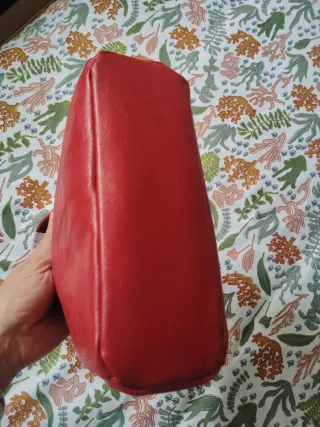 Bolso de hombro con tachuelas