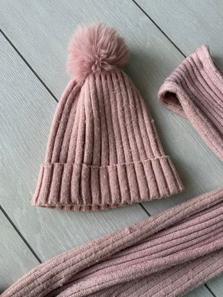 Set cappello e sciarpa rosa taglia 2/3 anni