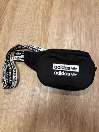 Riñonera Adidas Negra