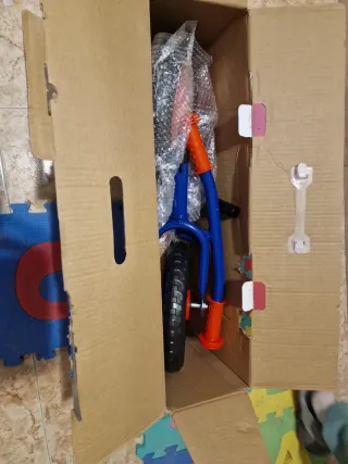 Bicicleta infantil azul y naranja