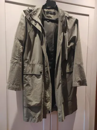 Parka Zara verde con capucha unisex