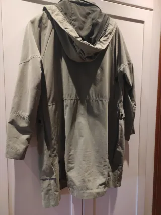 Parka Zara verde con capucha unisex