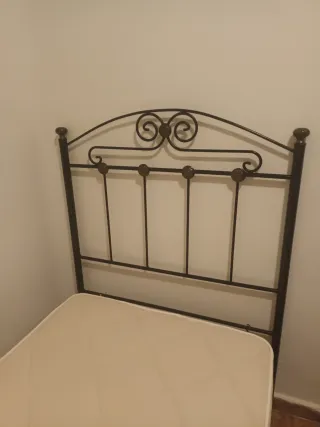 URGE VENTA. 2 Cabeceros,2 colchones y 2 somier