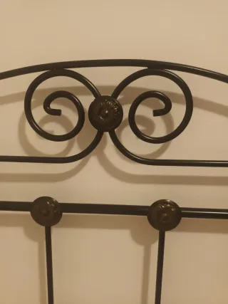 URGE VENTA. 2 Cabeceros,2 colchones y 2 somier