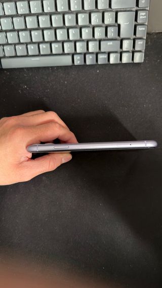 iPhone 11 64GB Violeta - Batería 76%