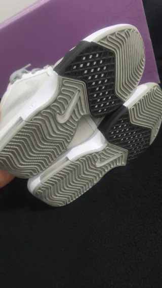 Zapatillas Nike Lebron Witness VIII Gris/Blanco