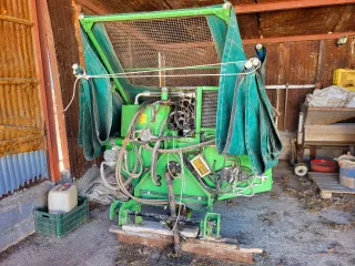 Recolector almendras Solano