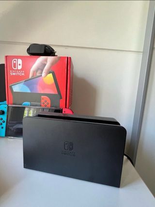 Nintendo Switch OLED + Animal Crossing + 2 Giochi