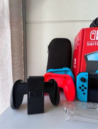 Nintendo Switch OLED + Animal Crossing + 2 Giochi