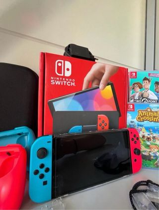Nintendo Switch OLED + Animal Crossing + 2 Giochi