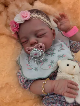 Reborn realizada con genesis horneada y barnizada