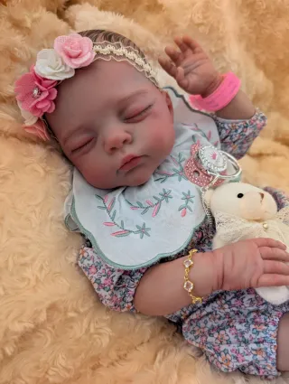 Reborn realizada con genesis horneada y barnizada