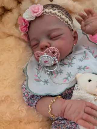 Reborn realizada con genesis horneada y barnizada