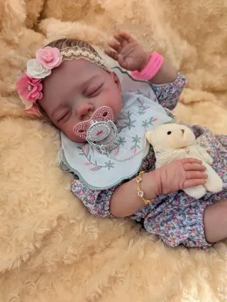 Reborn realizada con genesis horneada y barnizada