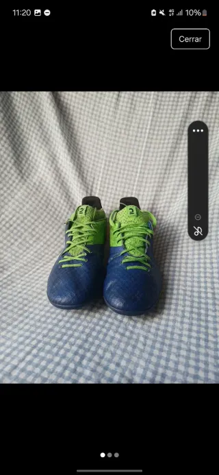 Zapatillas de fútbol azules y verdes