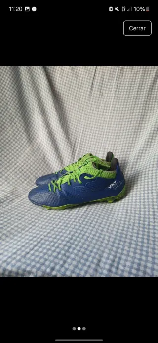 Zapatillas de fútbol azules y verdes