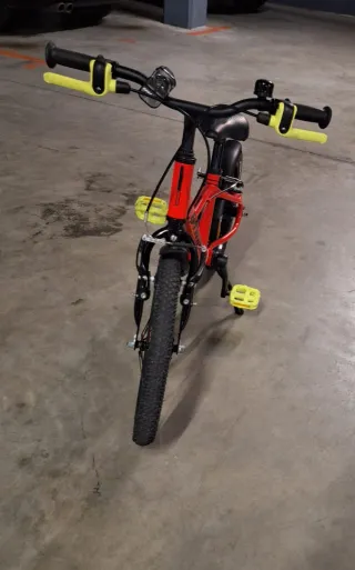 Bicicleta infantil roja B'TWIN