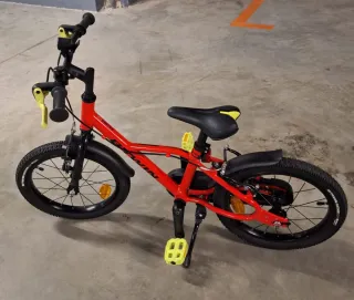 Bicicleta infantil roja B'TWIN