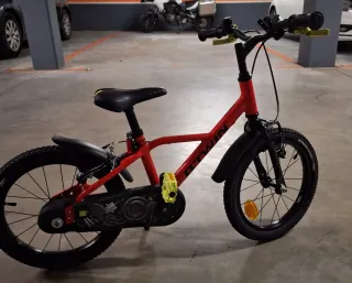 Bicicleta infantil roja B'TWIN