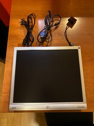 Monitor BenQ 16 + Cables + Adaptador VGA HDMI