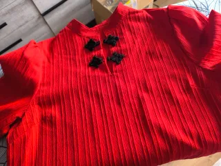 Blusa roja con textura