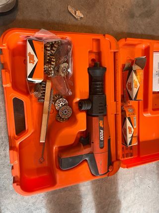 Pistola clavadora Split P200