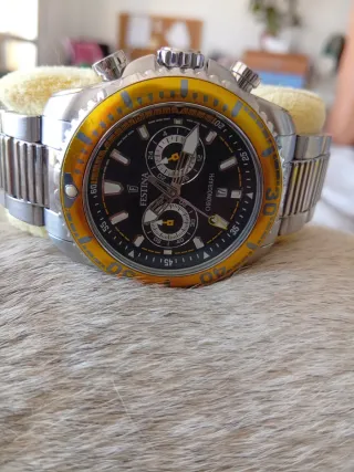 Reloj Festina Chronograph Dorado y Plateado