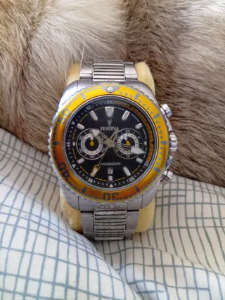 Reloj Festina Chronograph Dorado y Plateado