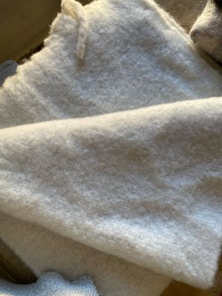 Bufanda Hollister Beige y Blanca