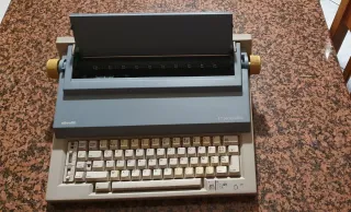 Macchina da scrivere Olivetti ET personal 55