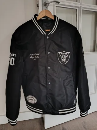 Chaqueta Raiders estilo beisbolera