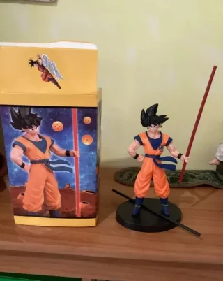 Goku Giovane Dragon Ball Z con Bastone magico22 cm