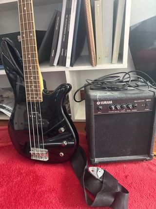 Bajo Yamaha Negro Iniciación + amplificador