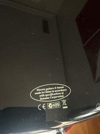 Bajo Yamaha Negro Iniciación + amplificador